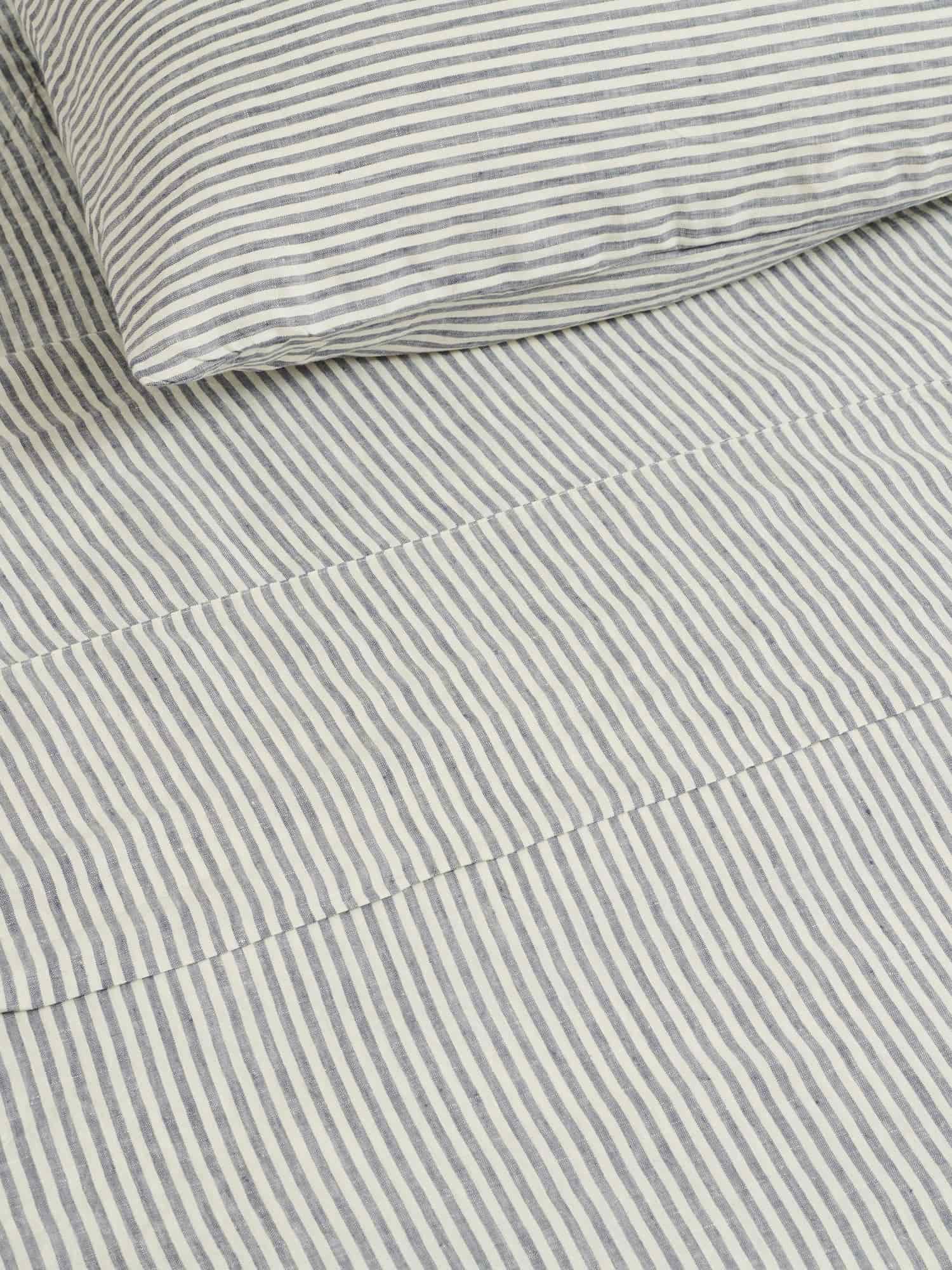 duvet set in blue stripes