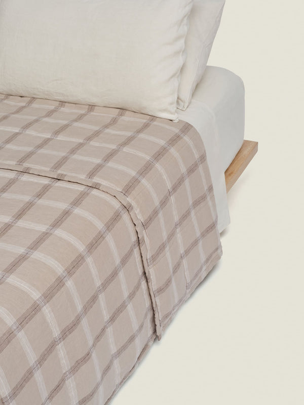 quilt cover in natural plaid