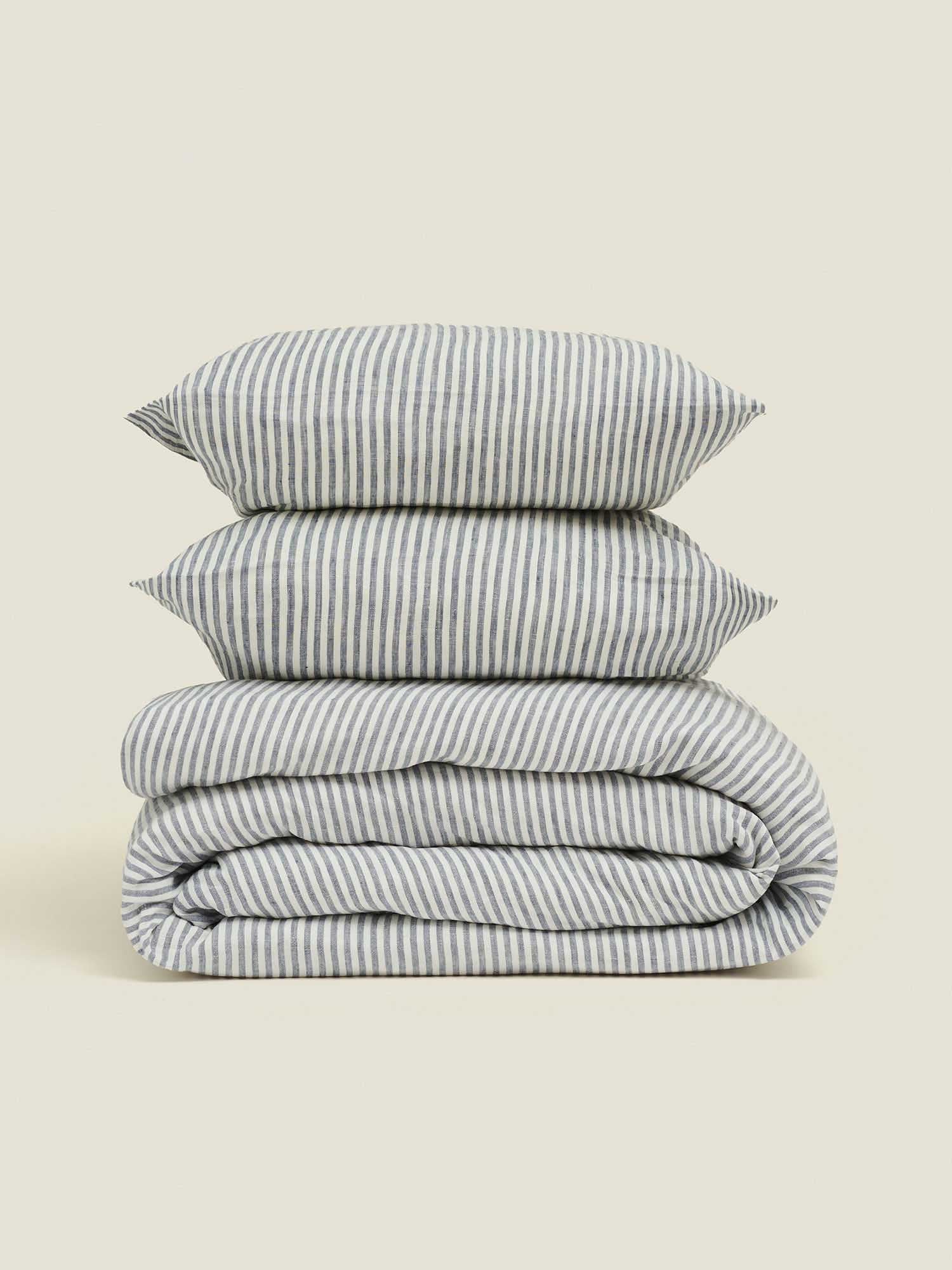 duvet cover in blue stripes