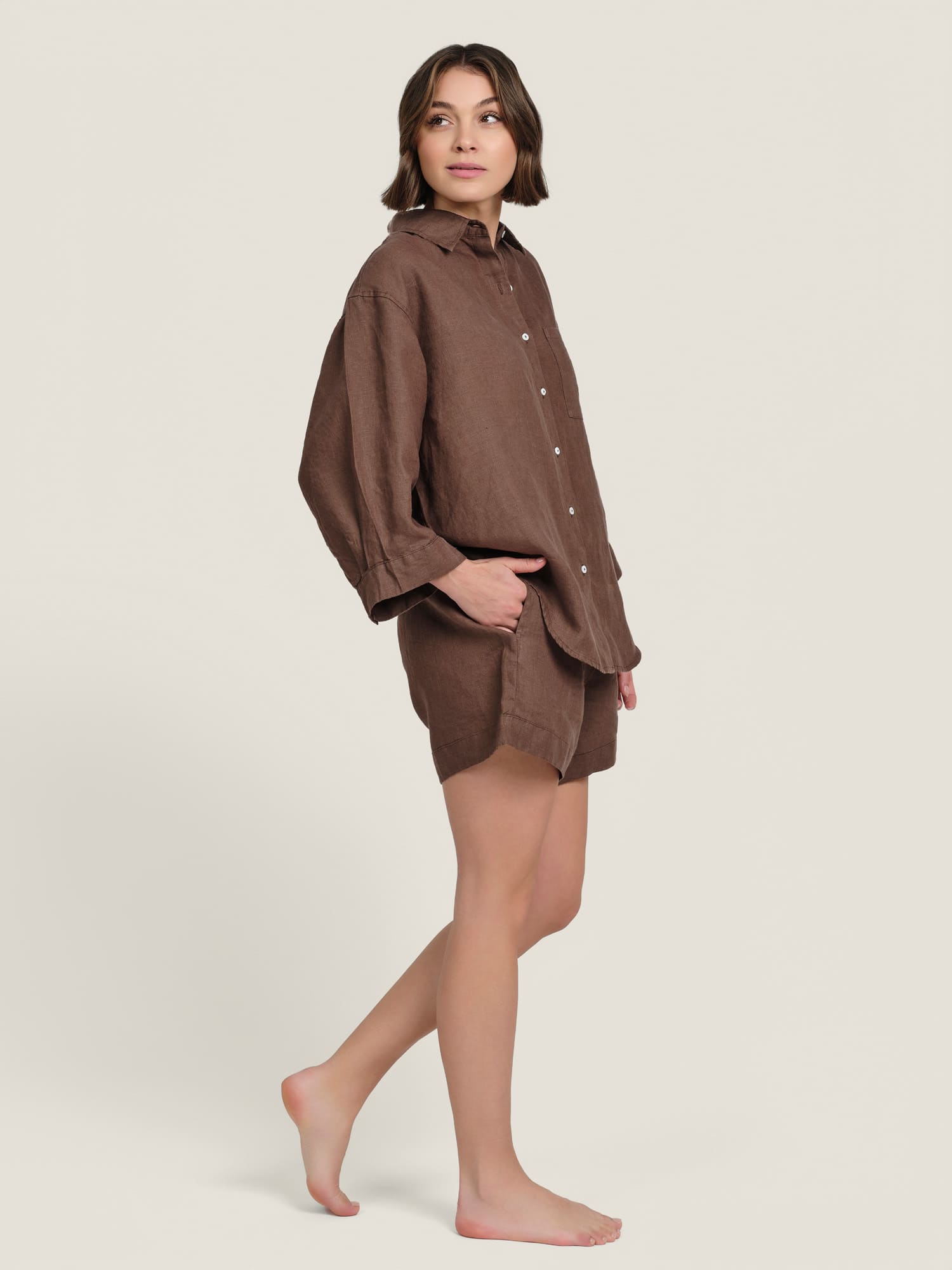 Linen shorts in chocolate