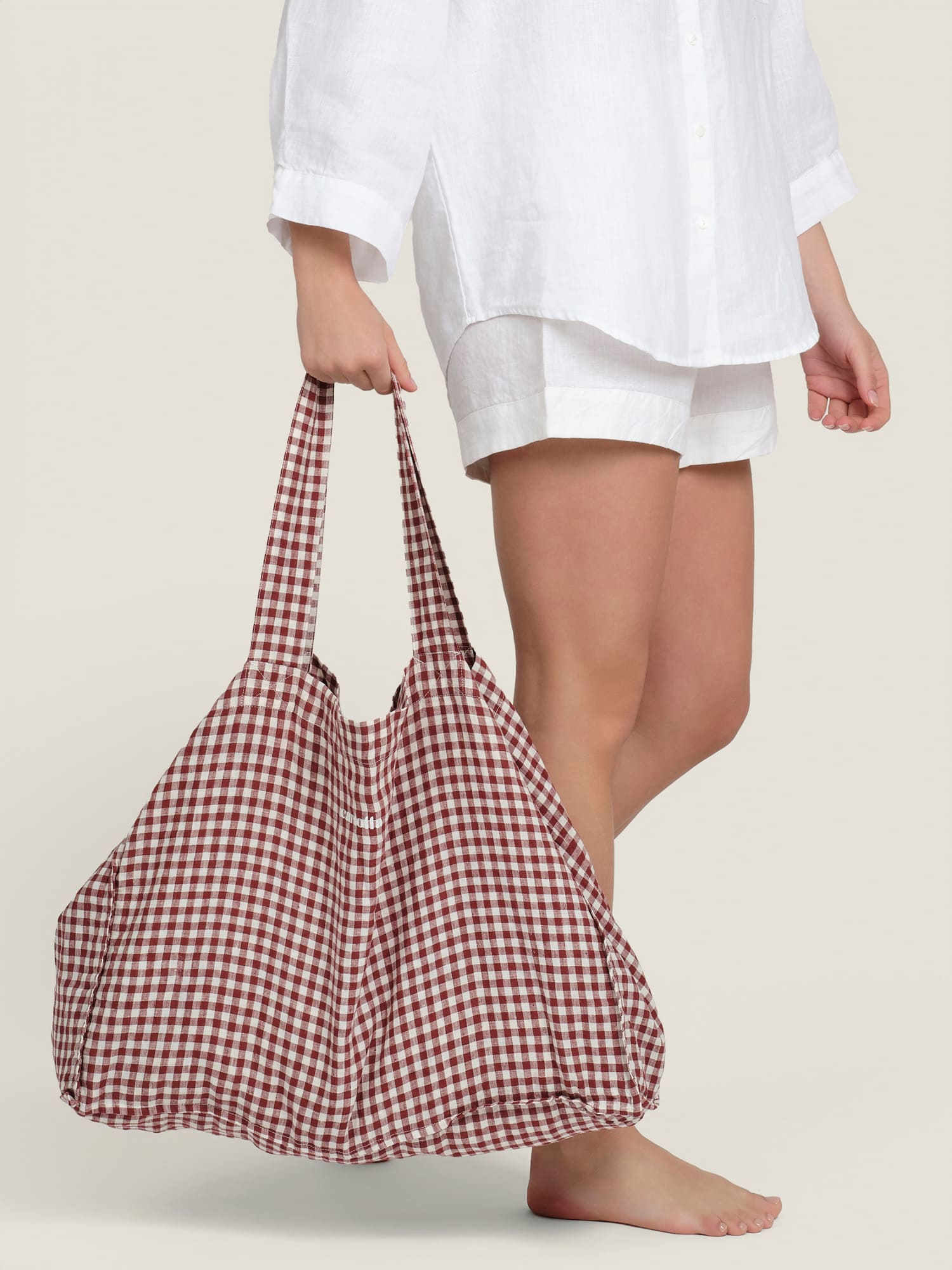 travel bag in pinot gingham