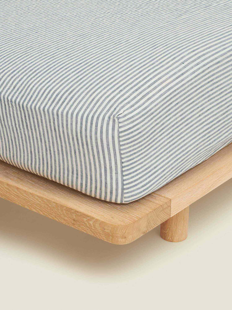 fitted sheet in blue stripes