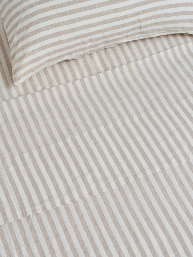 fitted sheet in wide natural stripes