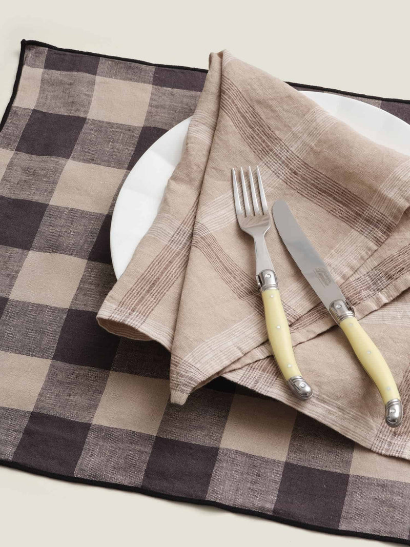 placemat in natural-dark check