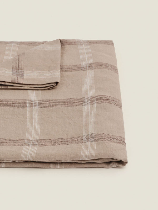 tablecloth in natural plaid