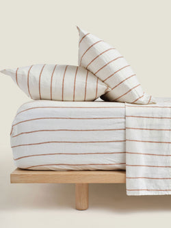 fitted sheet in tobacco stripes