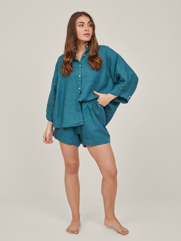 linen shorts in legion blue